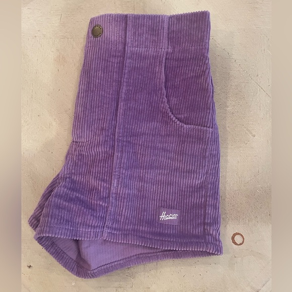 Women’s HAMMIES retro corduroy shorts - Picture 2 of 7